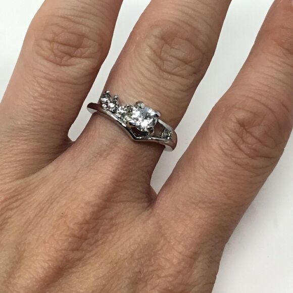 1/2 ct. CZ Fashion Ring in Curved Band (H15) - Picture 1 of 5